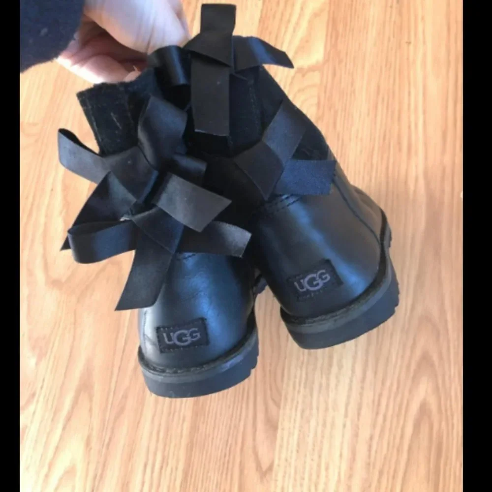 Ugg Girls Sz 9 Tara Bow Accent Boots